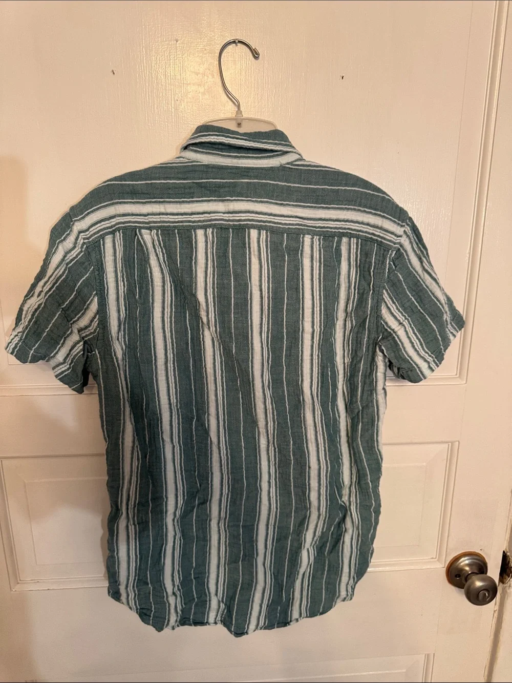 J. Crew Green and White Vertical Stripe Seersucker Short-Sleeve Button-Down